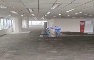 Imagem: O depósito possui 5 Vagas na garagem e 508m² de Área e está