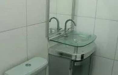 Imagem: A casa possui 2 Dormitórios, 1 Banheiro, 2 Vagas na garagem