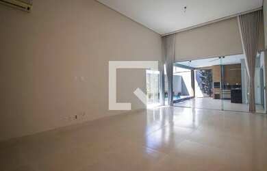 Imagem: A casa em condomínio possui 3 Dormitórios, 4 Banheiros, 2