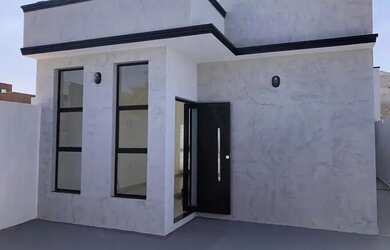 Imagem: A casa possui 3 Dormitórios, 2 Banheiros, 80m² de Área e