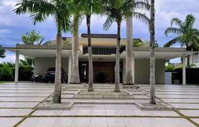 Imagem: A casa em condomínio possui 5 Dormitórios, 5 Banheiros, 5