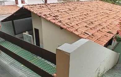 Imagem: A casa possui 5 Dormitórios, 5 Banheiros, 4 Vagas na garagem