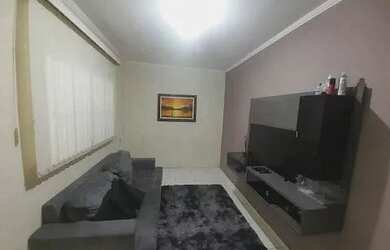 Imagem: A casa possui 3 Dormitórios, 3 Banheiros, 3 Vagas na garagem