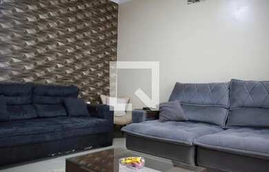 Imagem: A casa possui 2 Dormitórios, 2 Banheiros, 2 Vagas na garagem