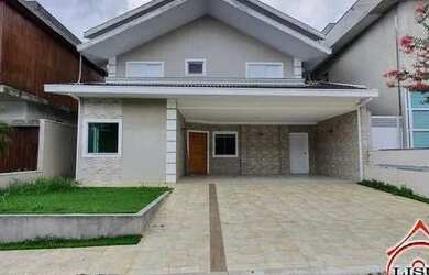 Imagem: A casa em condomínio possui 3 Dormitórios, 1 Banheiro, 4 Vagas