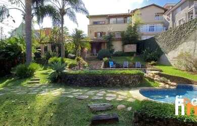 Imagem: A casa em condomínio possui 4 Dormitórios, 5 Banheiros, 2