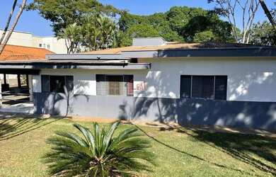 Imagem: A casa possui 5 Dormitórios, 5 Banheiros, 415m² de Área e