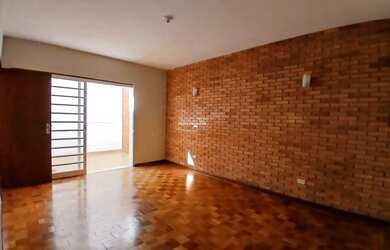 Imagem: O depósito possui 2 Vagas na garagem, 207m² de Área e está