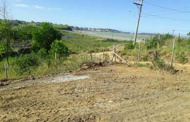 Imagem: O terreno possui 360m² de Área e está localizado em Meaípe