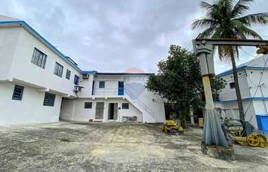 Imagem: O depósito possui 5 Vagas na garagem e 430m² de Área e está