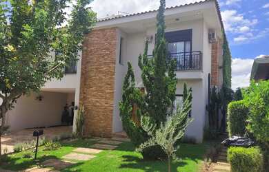 Imagem: A casa em condomínio possui 3 Dormitórios, 5 Banheiros, 4