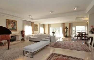 Imagem: A casa em condomínio possui 5 Dormitórios, 5 Banheiros, 5