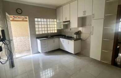 Imagem 14: Casa para Locação em Contagem, Lúcio de Abreu, 3 dormitórios, 1 suíte, 1 banheiro, 2 vagas