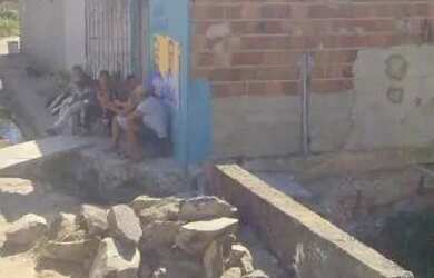 Imagem: A casa possui 5 Dormitórios, 1 Banheiro e está localizado