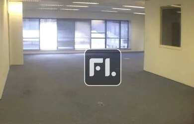 Imagem: O depósito possui 5 Vagas na garagem e 400m² de Área e está