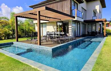 Imagem: A casa em condomínio possui 5 Dormitórios, 5 Banheiros, 5