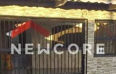 Imagem: A casa possui 2 Dormitórios, 2 Banheiros, 1 Vaga na garagem