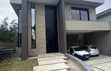 Imagem: A casa em condomínio possui 4 Dormitórios, 1 Banheiro, 5 Vagas