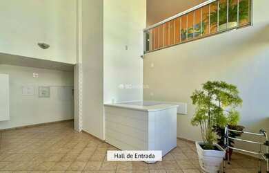 Imagem: O apartamento possui 1 Dormitório, 1 Banheiro, 1 Vaga na garagem