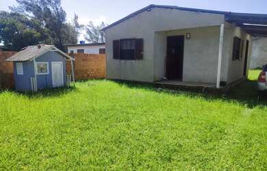 Imagem: A casa possui 2 Dormitórios, 1 Banheiro, 1 Vaga na garagem