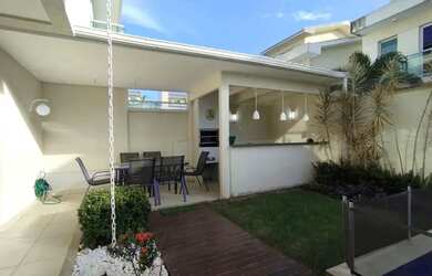 Imagem: A casa possui 5 Dormitórios, 5 Banheiros, 2 Vagas na garagem