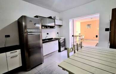 Imagem: A casa possui 3 Dormitórios, 3 Banheiros, 2 Vagas na garagem