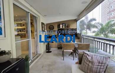 Imagem: O apartamento possui 3 Dormitórios, 5 Banheiros, 3 Vagas na