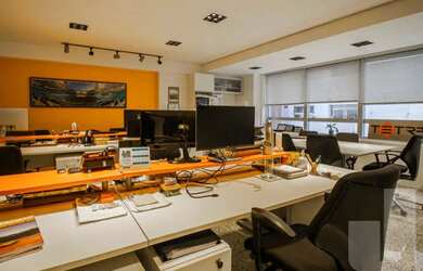 Imagem: O depósito possui 2 Vagas na garagem, 52m² de Área e está