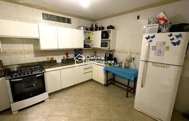 Imagem: A casa à venda possui 3 Dormitórios, 3 Banheiros, 1 Vaga na