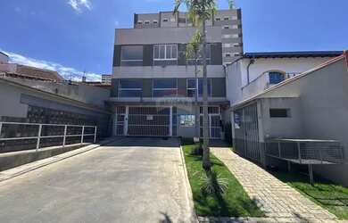 Imagem: O apartamento possui 3 Dormitórios, 1 Banheiro, 2 Vagas na