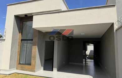 Imagem: A casa possui 3 Dormitórios, 2 Banheiros, 2 Vagas na garagem