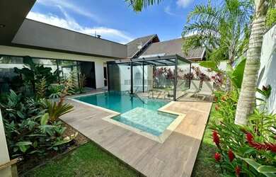 Imagem: A casa em condomínio possui 4 Dormitórios, 5 Banheiros, 4