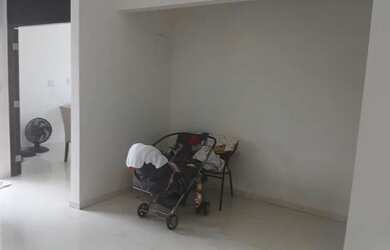 Imagem: A casa possui 3 Dormitórios, 2 Banheiros, 2 Vagas na garagem