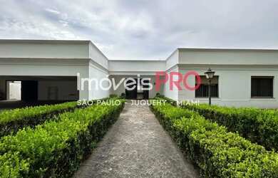 Imagem: A casa possui 5 Dormitórios, 5 Banheiros, 5 Vagas na garagem