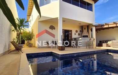 Imagem: A casa possui 3 Dormitórios, 4 Banheiros, 2 Vagas na garagem