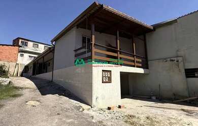 Imagem: A casa possui 2 Dormitórios, 2 Banheiros, 80m² de Área, Varanda