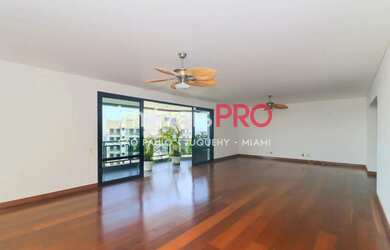 Imagem: O apartamento possui 4 Dormitórios, 5 Banheiros, 3 Vagas na