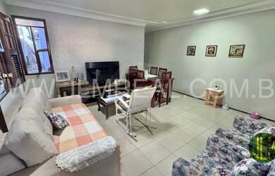 Imagem: A casa possui 3 Dormitórios, 3 Banheiros, 3 Vagas na garagem