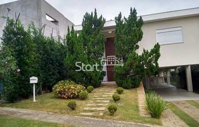 Imagem: A casa em condomínio possui 4 Dormitórios, 5 Banheiros, 4