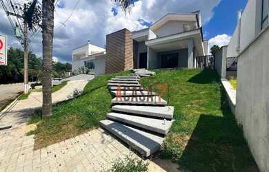 Imagem: A casa em condomínio possui 5 Dormitórios, 5 Banheiros, 4