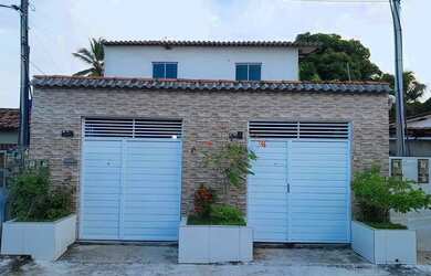 Imagem: A casa possui 4 Dormitórios, 2 Banheiros, 2 Vagas na garagem