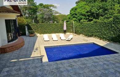 Imagem: A casa possui 4 Dormitórios, 5 Banheiros, 4 Vagas na garagem