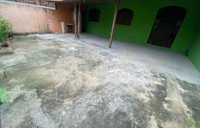 Imagem: A casa possui 3 Dormitórios, 2 Banheiros, 4 Vagas na garagem