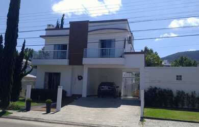 Imagem: A casa em condomínio possui 3 Dormitórios, 2 Banheiros, 2