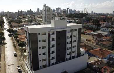 Imagem: O apartamento possui 3 Dormitórios, 2 Banheiros, 2 Vagas na