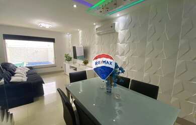 Imagem: A casa em condomínio possui 4 Dormitórios, 5 Banheiros, 2