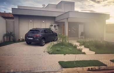 Imagem: A casa em condomínio possui 2 Dormitórios, 3 Banheiros, 2