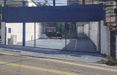 Imagem: O depósito possui 5 Vagas na garagem, 500m² de Área e está