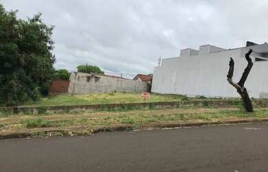 Imagem: O terreno possui 448m² de Área, Piscina e está localizado