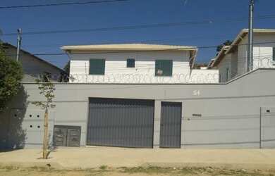 Imagem: A casa possui 2 Dormitórios, 2 Banheiros, 1 Vaga na garagem